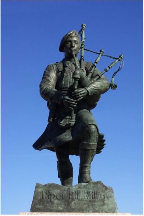A statue of Bill Millin playing bagpipes.