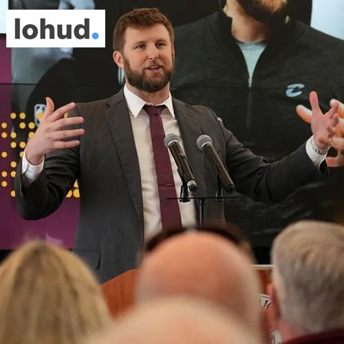 Dan Geriot speaks at the podium with the lohud logo in the corner.