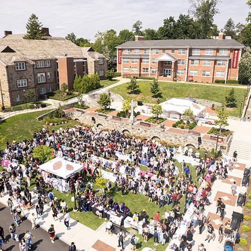 The Involvement Fair on the Murphy Green draws many students.