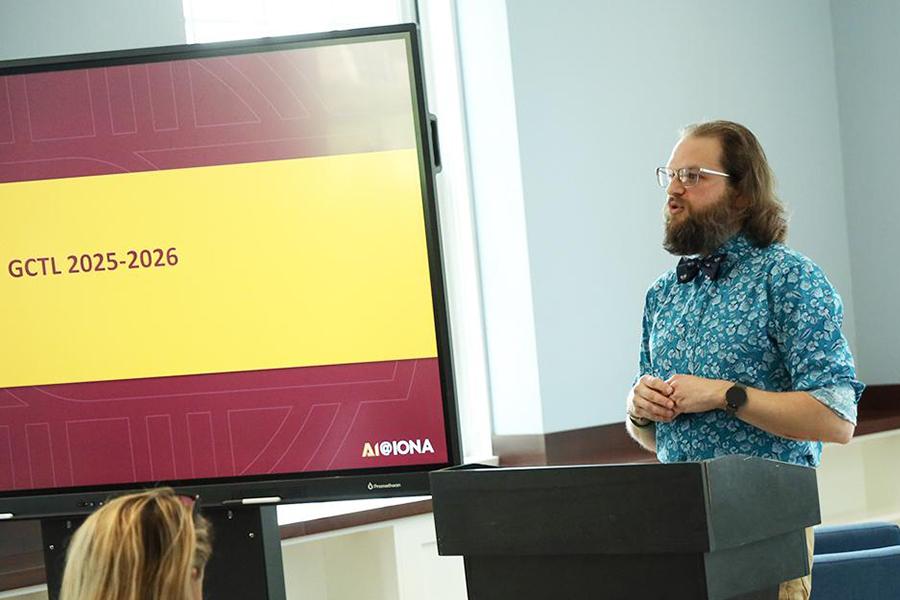 Rob Kissner teaching at an AI@Iona conference.