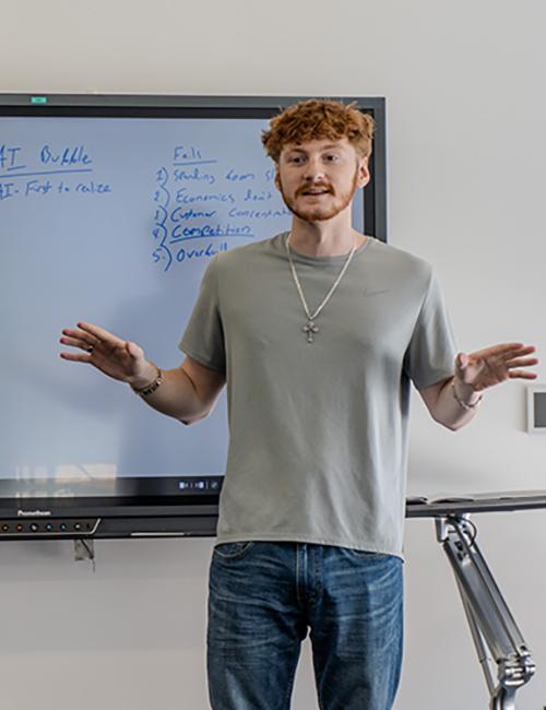 A student presenting in the AIRL club.