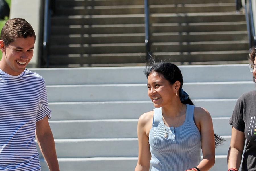 Students walking on campus near the Murphy Green.